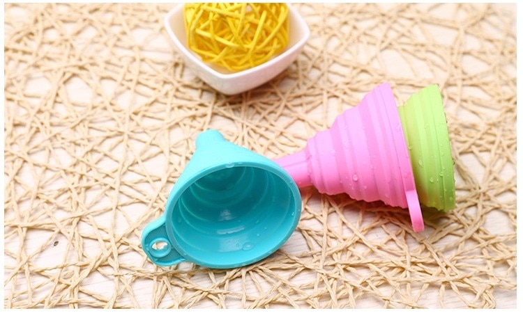 Collapsible Silicone Mini Liquid Funnel Collapsible Silicone Mini Liquid Funnel